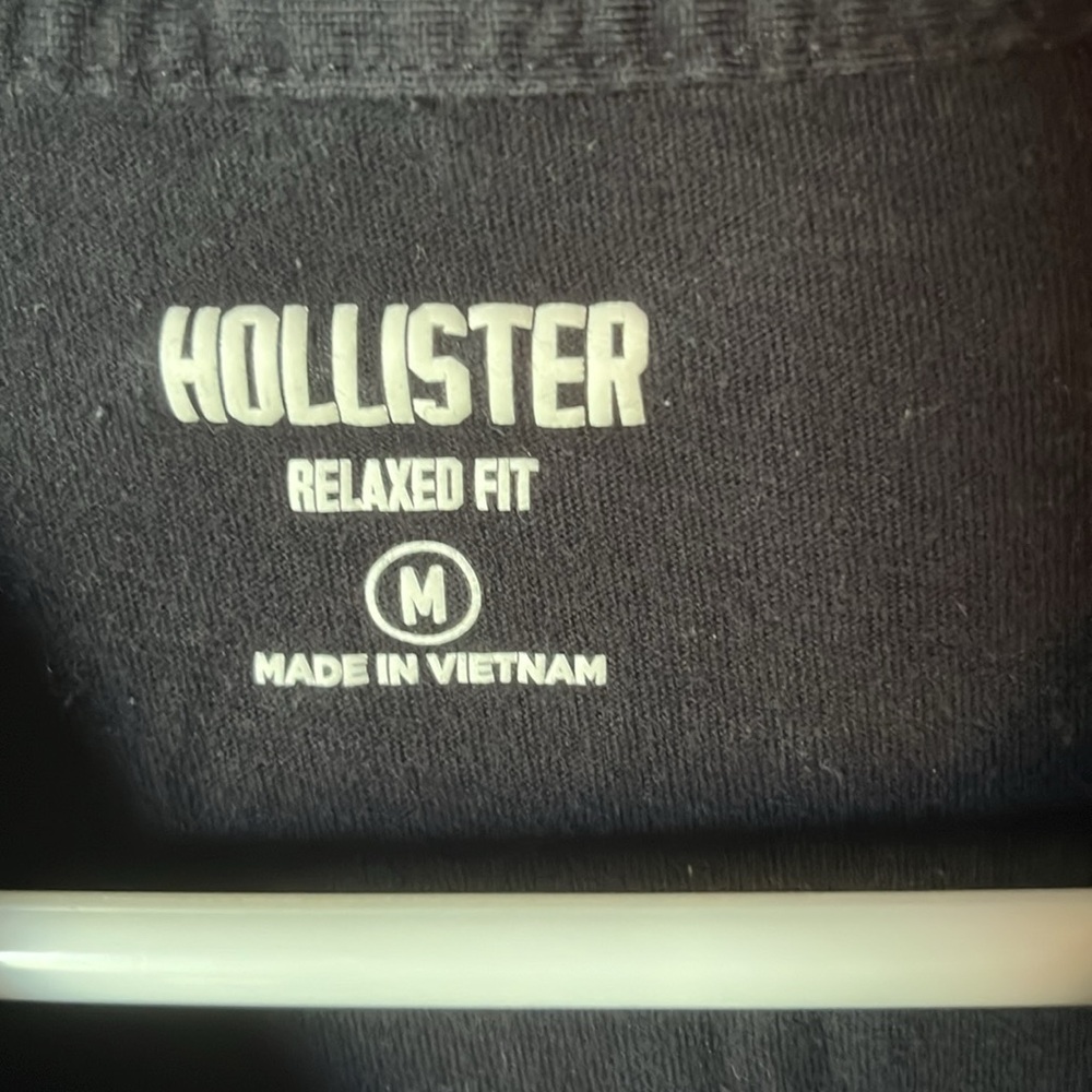 Hollister T-shirt - Picture 2 of 3